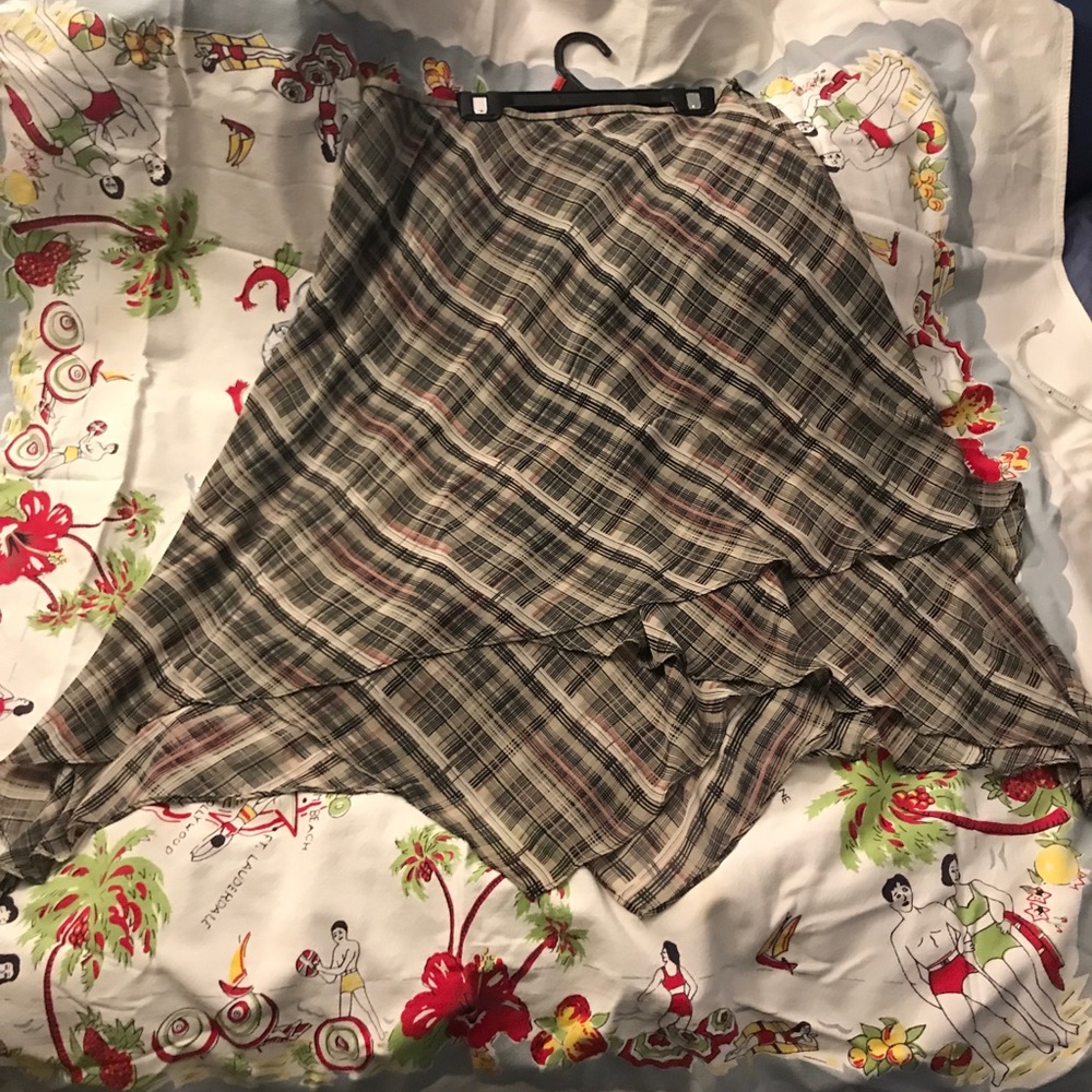 Beautiful plaid handkerchief skirt- like new